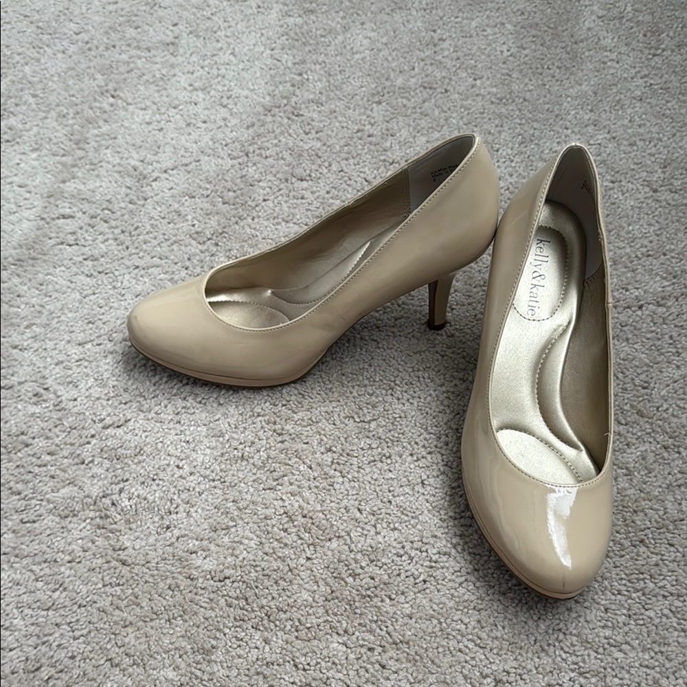 Kelly & Katie Women's Cream Pumps